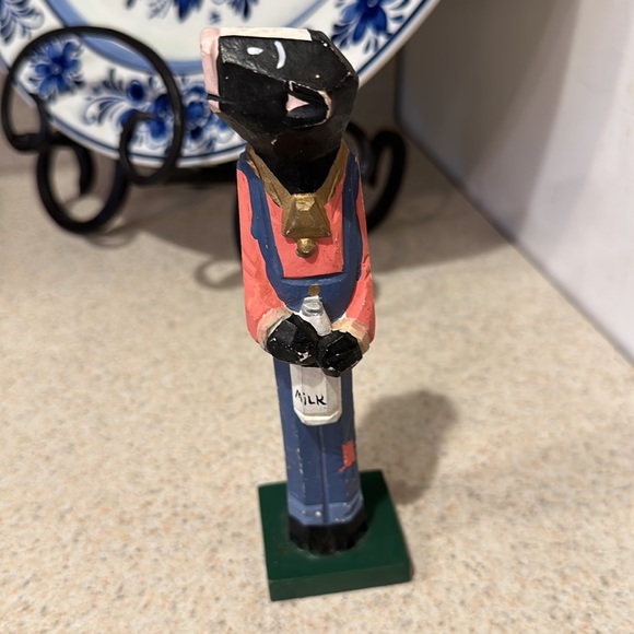 Midwest Carved wooden cow with Milk bottle rustic farmhouse decor - Picture 3 of 9